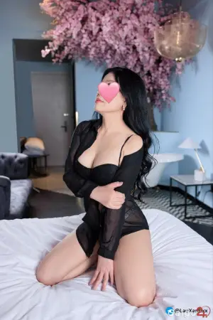 Hoài Thương | Gái văn phòng dâm đãn.