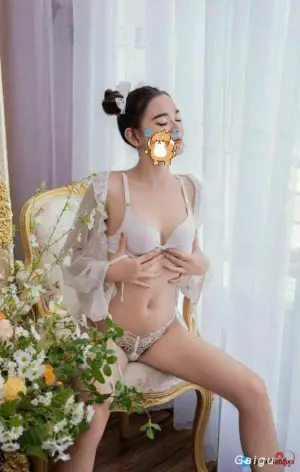Tiểu Miu - em hàng tình cảm chiều hết nấc