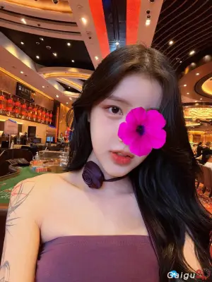 HOT GIRL LY LY BABY_ CHÂN DÀI 1M7_MẶT XINH NHƯ THIÊN THẦN CHUẨN DÁNG SIÊU MẪU