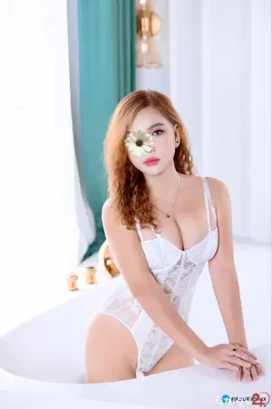 THUỲ CHI - THẦN DÂM VÚ TO FULL SERVICE