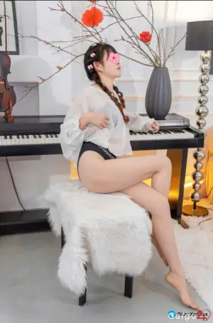 GÁI XINH ANH THƯ _ NHỎ NHẮN ĐÁNG YÊU CHIỀU KHÁCH NHIỆT