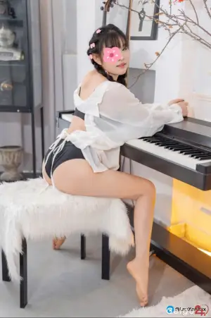 GÁI XINH ANH THƯ _ NHỎ NHẮN ĐÁNG YÊU CHIỀU KHÁCH NHIỆT