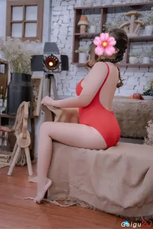 MAI PHƯƠNG VÚ BÍM NON TƠ HỒNG HÀO CHIỀU KHÁCH TỚI BẾN