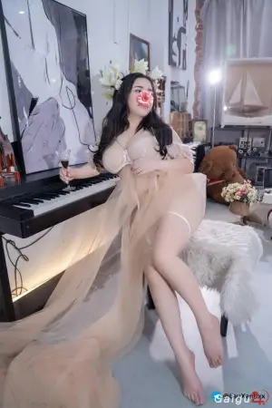 BÉ QUỲNH ANH XINH VÚ TO KẸP XÚC XÍCH, MÔNG TO TRÒN,DOGGY PHÊ, LÀM TÌNH BAO DÂM