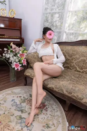 LY LY - Dẫm nữ sexy - Ngoan xinh chiều khách