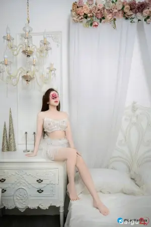 Bé Kẹo_ Gương mặt kute, body nóng bỏng