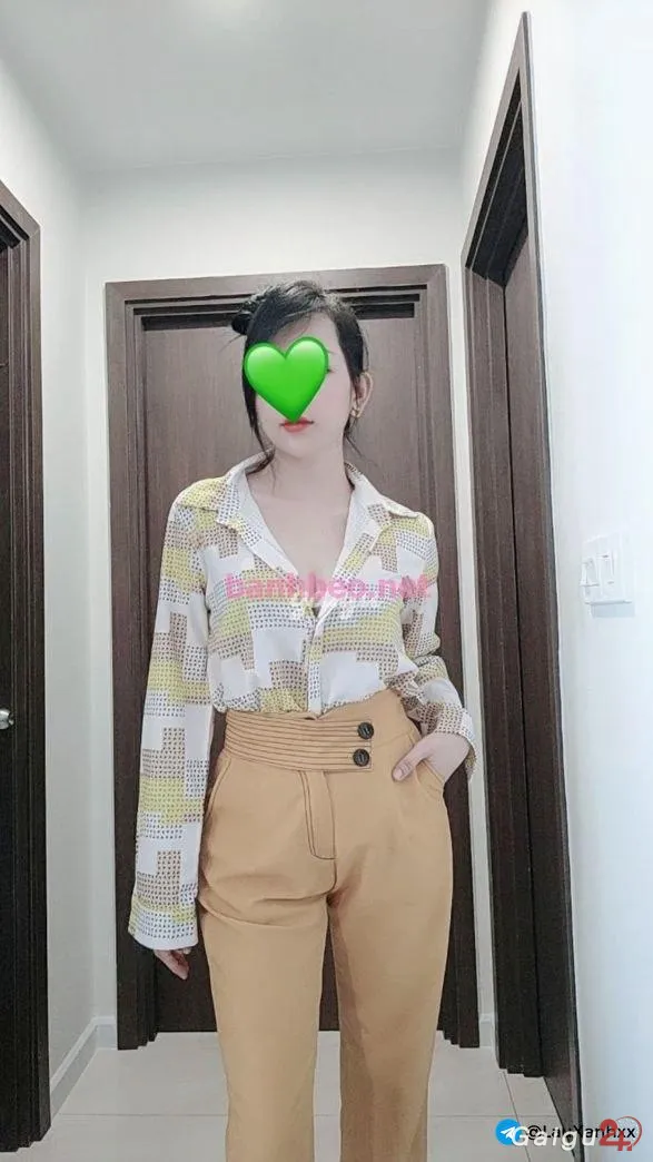 Hot girl Quỳnh Hương da trắng mặt xinh tình cảm vào đời.