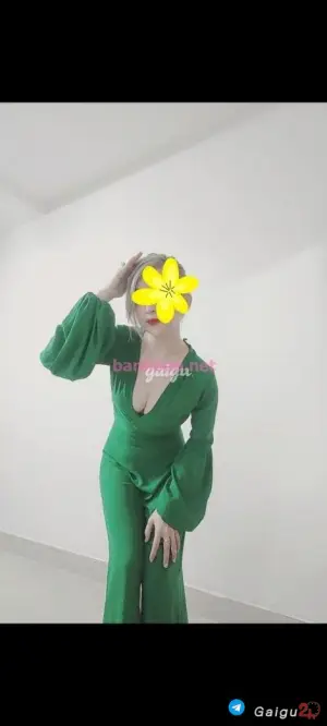Hot girl Quỳnh  Hương da trắng mặt xinh tình cảm vào đời.