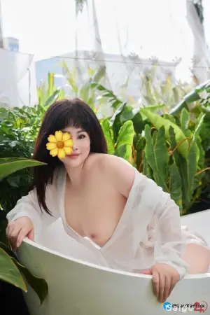 QUYÊN NHI XINH XẮN NGỰC TO MONG BỰ BÚ CU LÚC CÁN CỰC DÂM VÀ CHIỀU KHÁCH