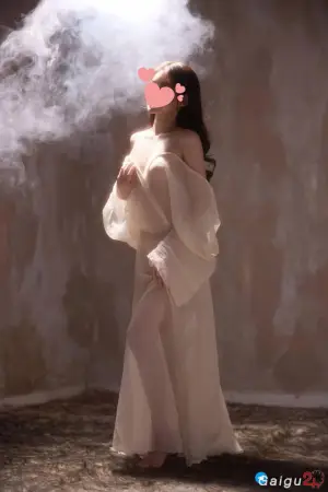 HOT ⭐KHÁNH HUYỀN SINH VIÊN NĂM NHẤT ĐẠI HỌC DU LỊCH [SIÊU XINH]